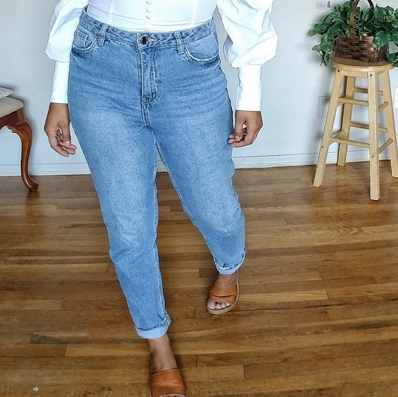 FAVORITE BLUE WASH 'MOM' JEANS - Picture 5 of 5